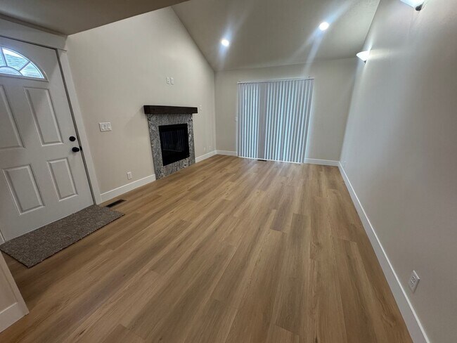 Foto del edificio - Beautiful Cottonwood Heights Duplex!