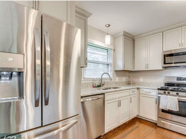 Building Photo - 3 Bedroom Single Family Home in Atlanta