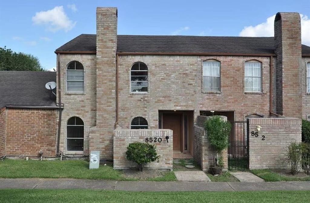 8520 Maplecrest Dr, Houston, TX 77099 Condo for Rent in Houston, TX