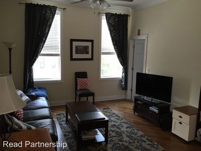 Building Photo - 1615 N Wood St