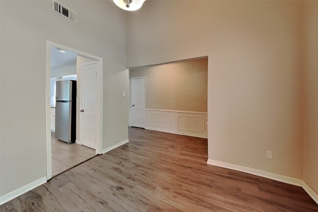Building Photo - 2026 Willow Point Dr