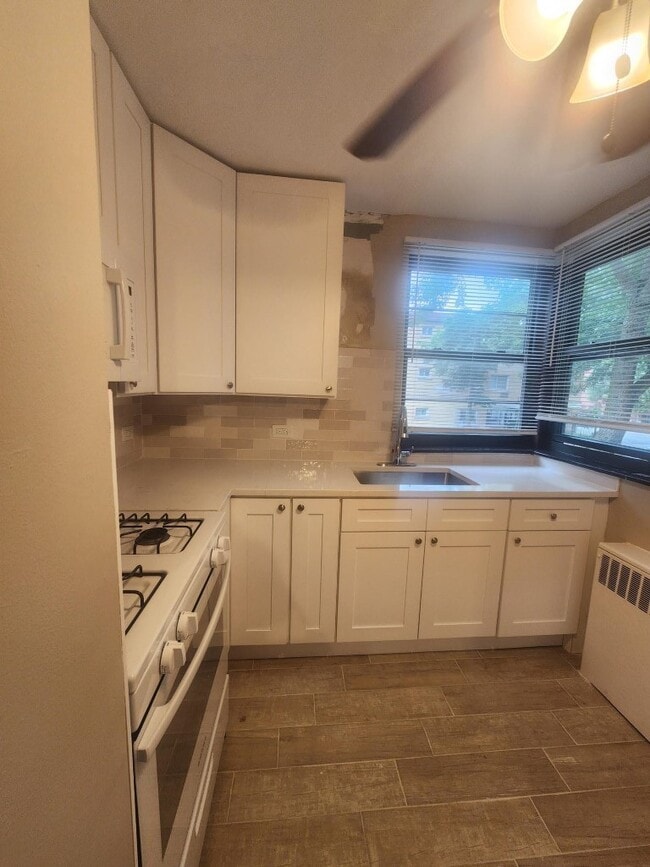 Foto del edificio - 7379 N Winchester Ave