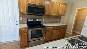 Foto del edificio - 5927 Cliff Rock Dr