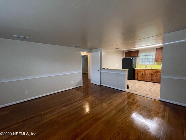 Building Photo - 34 E 34th St