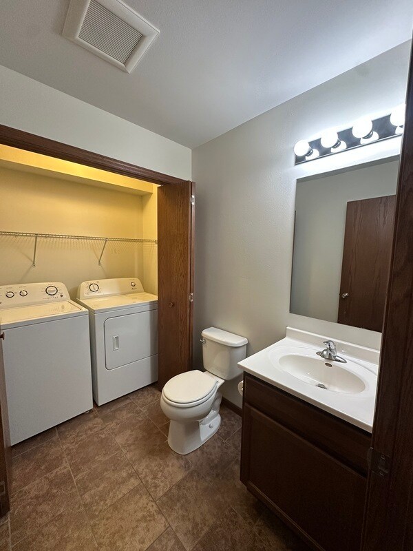 Building Photo - 1115 Prairie Rose Dr SW