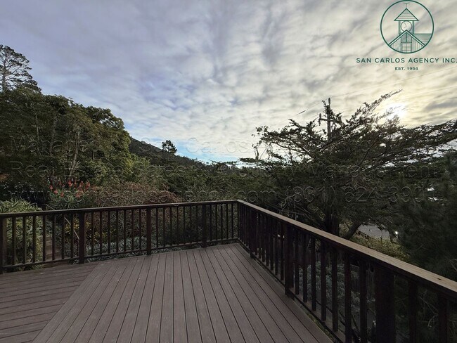 Foto del edificio - Two Bedroom Carmel Highlands Enclave with Ocean Views