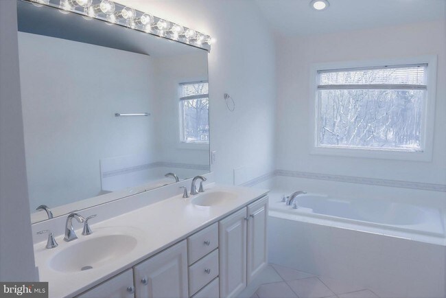 Foto del edificio - 12837 Dogwood Hills Ln