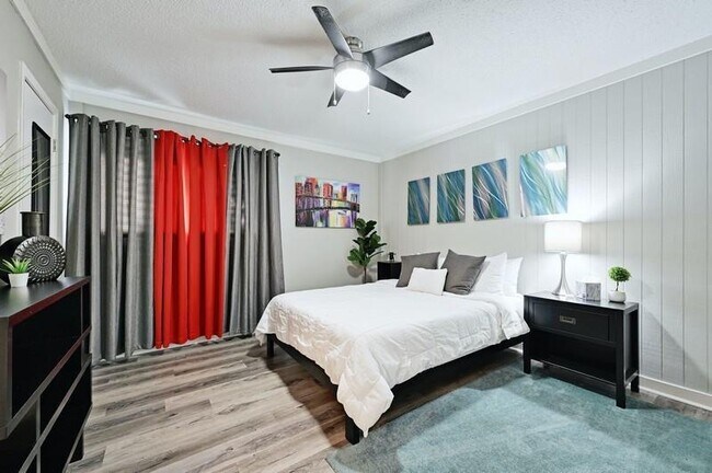 Foto del edificio - 711 Eberhart Ln