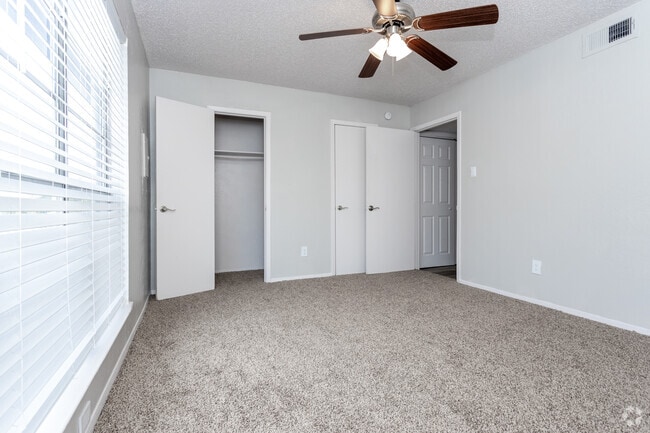 2BR,2BA-1096SF - Bellaire