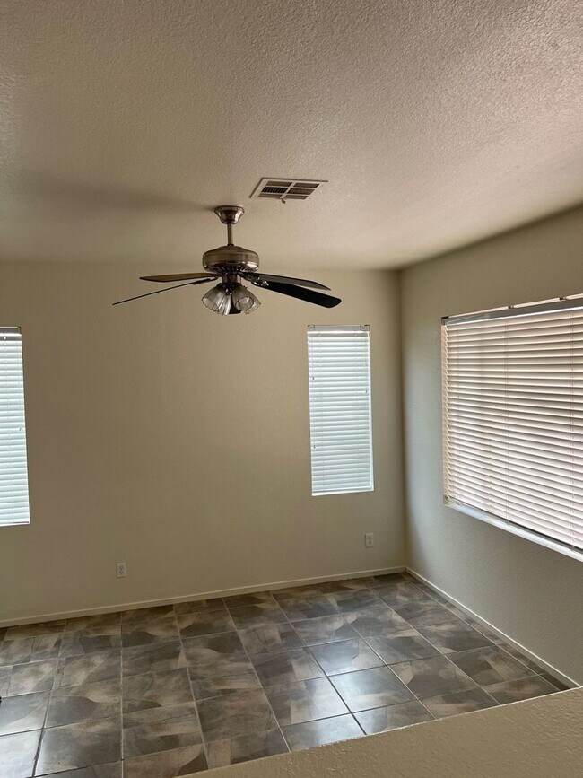Foto del edificio - Three bedroom - North Las Vegas