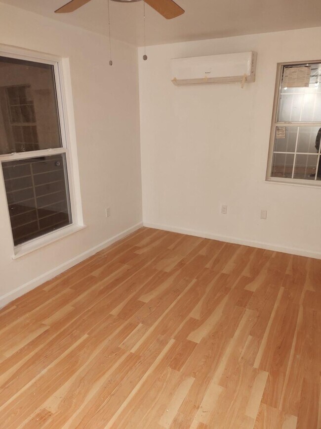 Sala de estar - 1819 Wells Station Rd