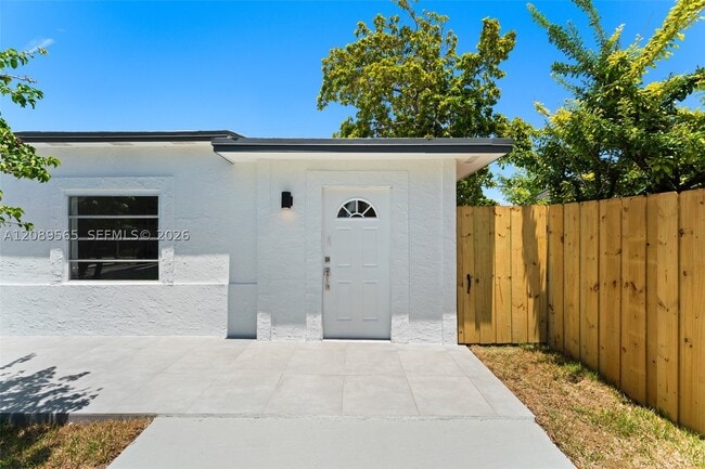 Building Photo - 3155 SW 27th St