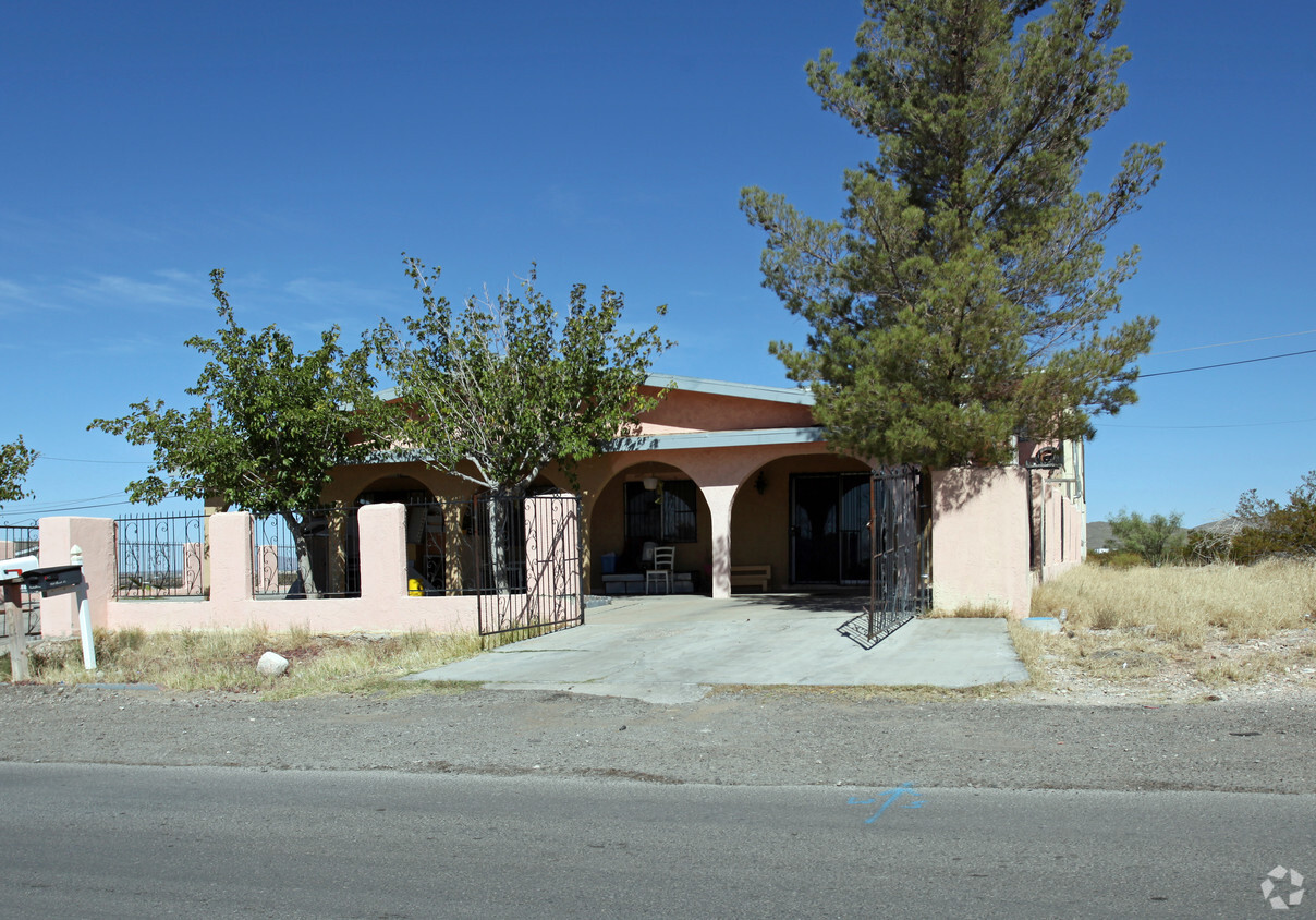 Building Photo - 1001 Coach Rd