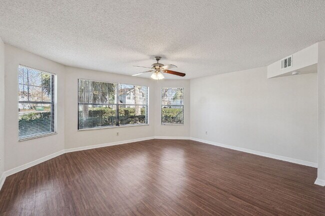Foto del edificio - Spacious 3-Bedroom, 2-Bath Oasis in the Heart of Kissimmee!