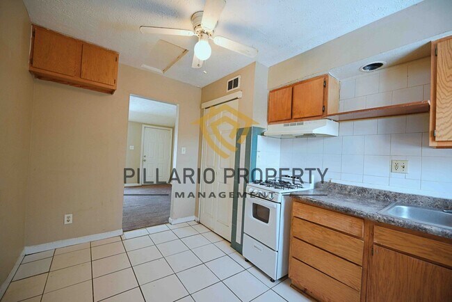 Building Photo - 4936-4938 E 34th St