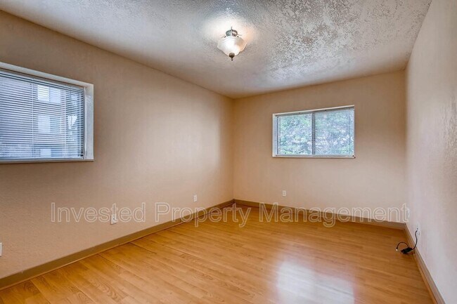 Building Photo - 479 Wright St
