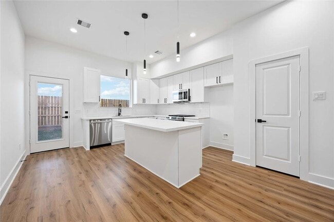 Foto del edificio - 7719 Orebo St