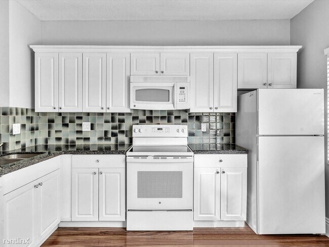 Building Photo - 2 br, 2 bath House - 6506 Via Regina