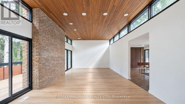 Building Photo - 16 Royal Oak Dr