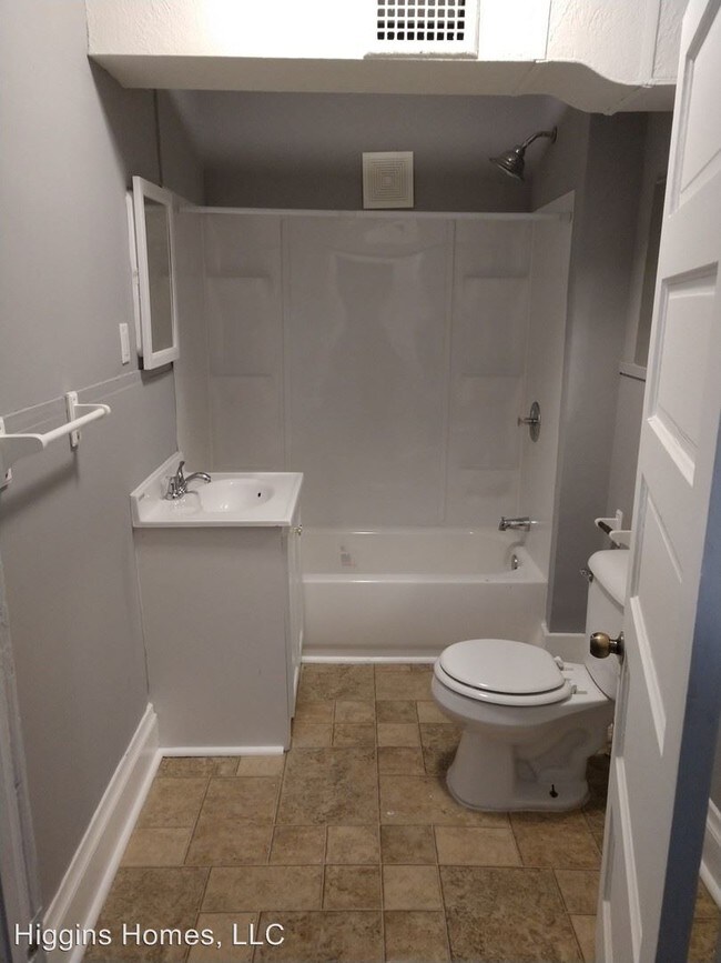 Building Photo - 2 br, 1 bath Apartment - 513 4th St.