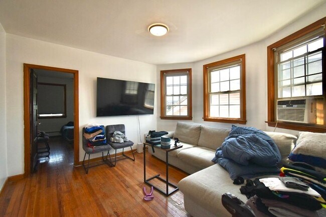 Foto del edificio - 196 W 52nd St