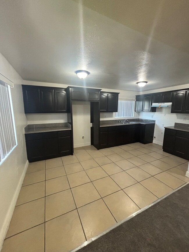 Building Photo - 846 E 109th St