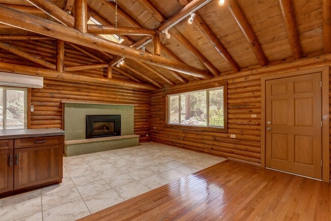 Foto del edificio - Nestled In the Granite Dells!