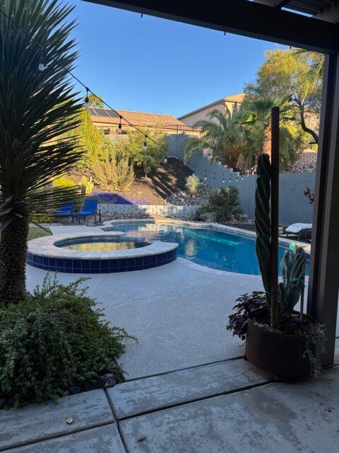Foto del edificio - 518 Dawn Cove Dr