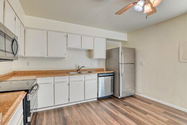 Foto del edificio - Fantastic Home In Village Seven For Rent