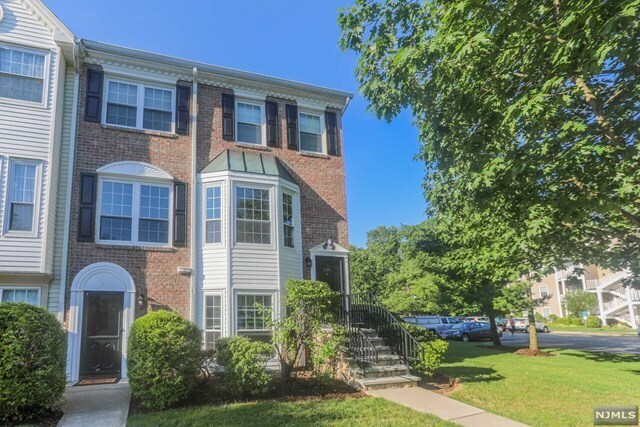 Foto principal - 694 Pepperidge Rd