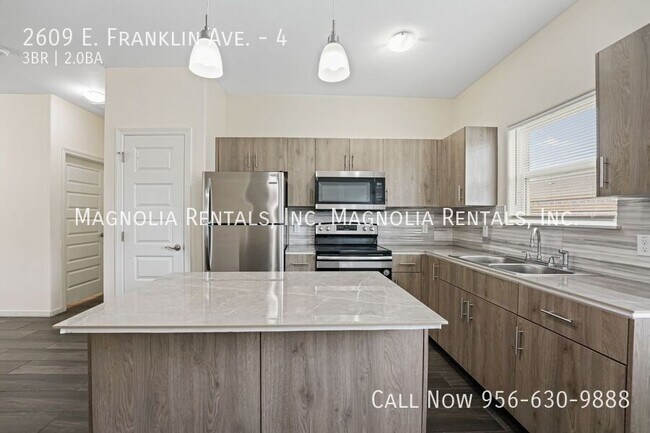 Foto del edificio - 2609 E Franklin Ave