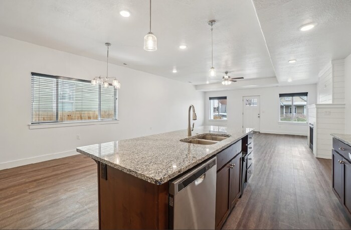Primary Photo - 2918 Pingree Ave E