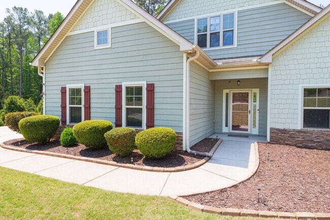 Building Photo - Private 4BR Home on Acreage with Pool and Hot Tub Near Downtown Senoia