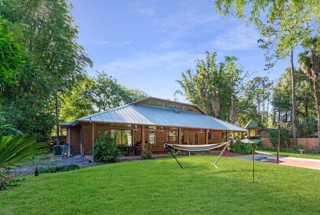 Foto del edificio - 1660 Lemonwood Rd