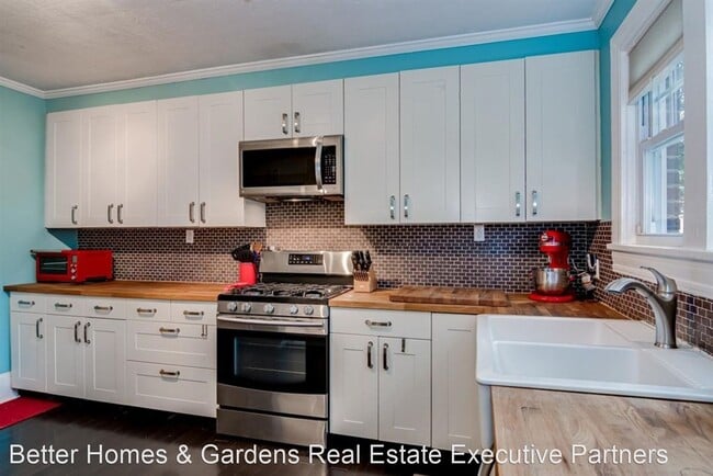 Building Photo - 3 br, 2 bath House - 433 East Avenue
