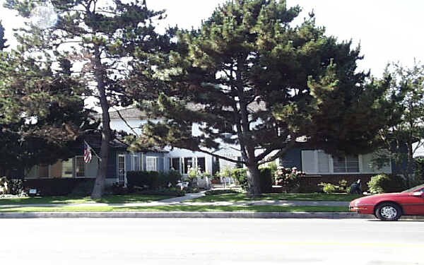 Foto del edificio - 10246-10250 Riverside Dr