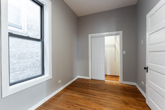 Foto del edificio - 2202 W Belmont Ave