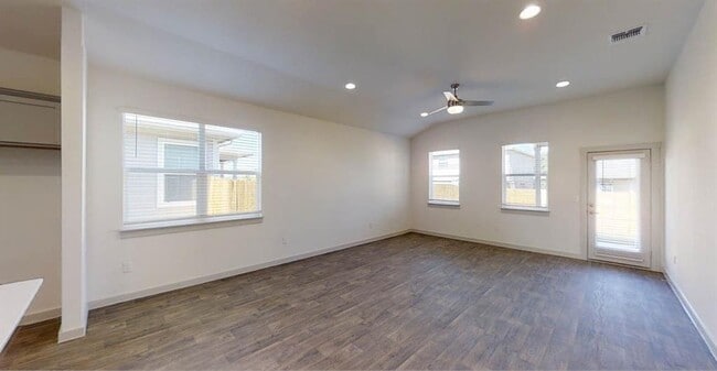 Foto del edificio - 3708 Niddry Dr