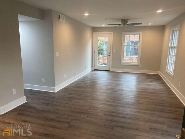 Foto del edificio - 3117 Colonial Way