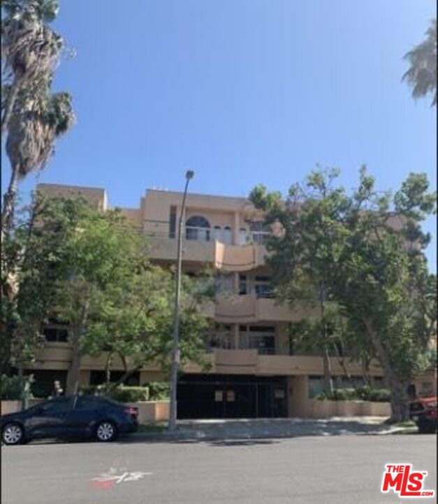 Foto del edificio - 4830 Elmwood Ave