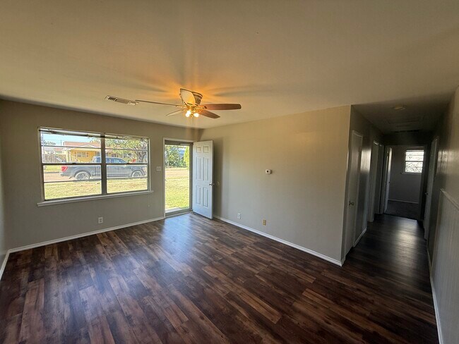 Foto del edificio - 1228 Darby Ave