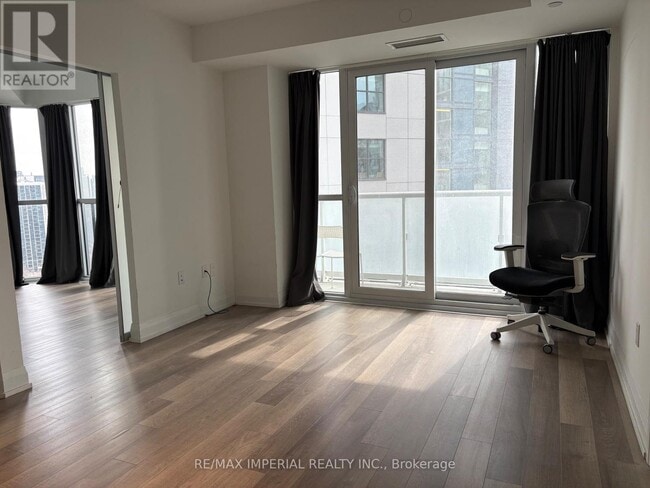 Photo du bâtiment - 77 Mutual St