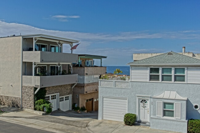 Building Photo - 3316 Manhattan Ave