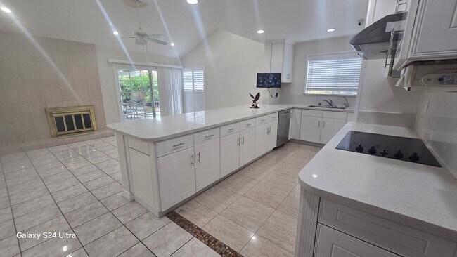 Foto del edificio - 16219 Mt Lowe Cir