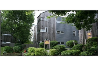 Building Photo - Bass Lake Crossing