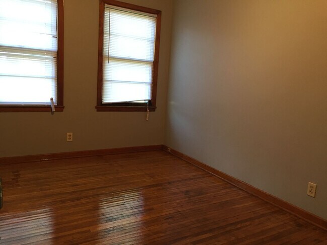 Foto del edificio - 2 Bedroom 1 Bath Single Family Home. No charge applications are online at www.cedarvalley4rent.com
