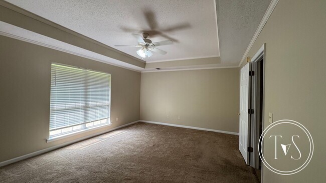 Foto del edificio - RATE DROP ALERT (was $$2600/month) and FALL MOVE-IN SPECIAL: 50% OFF 1st MONTH'S RENT!**