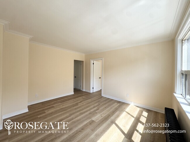 Photo du bâtiment - Spacious 2-Bedroom Apartment with Stainless Steel Appliances & A/C in Etobicoke