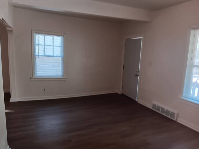 Foto del edificio - 3356N12thJ