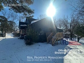 Building Photo - 363 Vineyard St